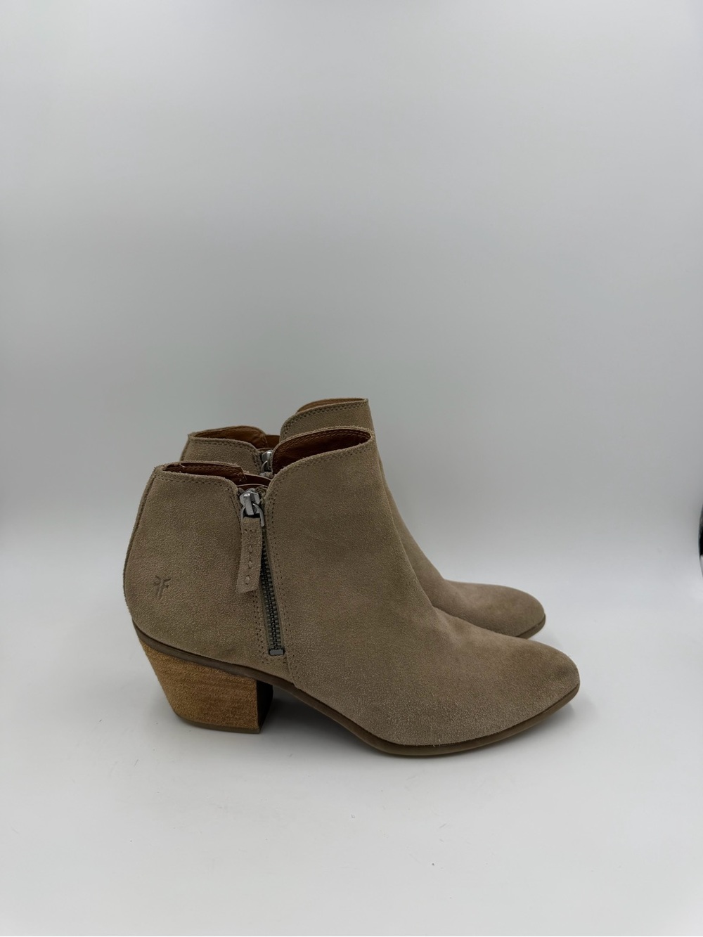 FRYE Judith Ash Taupe Beige Suede Ankle Double Zip Western Boot Bootie Size 9M